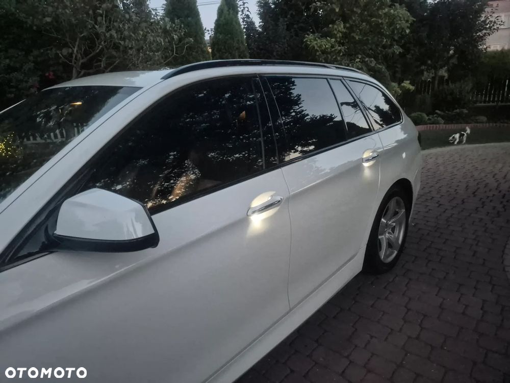 BMW Seria 5 525d xDrive - 38