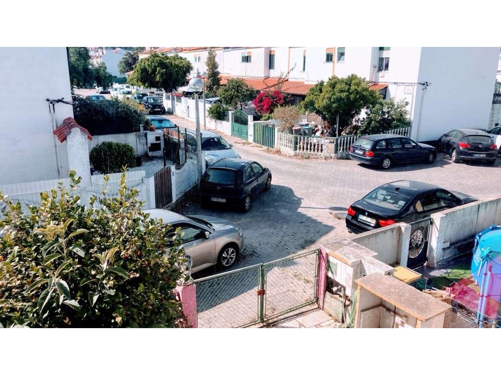 Moradia T3 de Gaveto com Garagem, Terraço e Vista Desafogada - Grande imagem: 4/29
