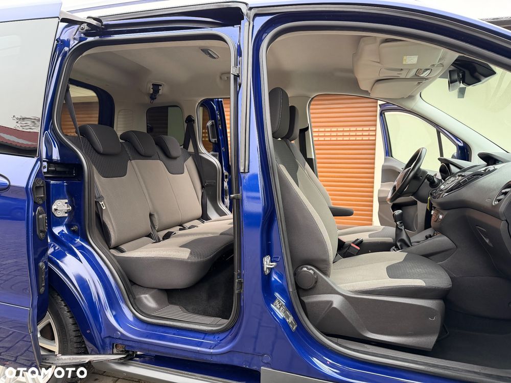 Ford Tourneo Courier - 18