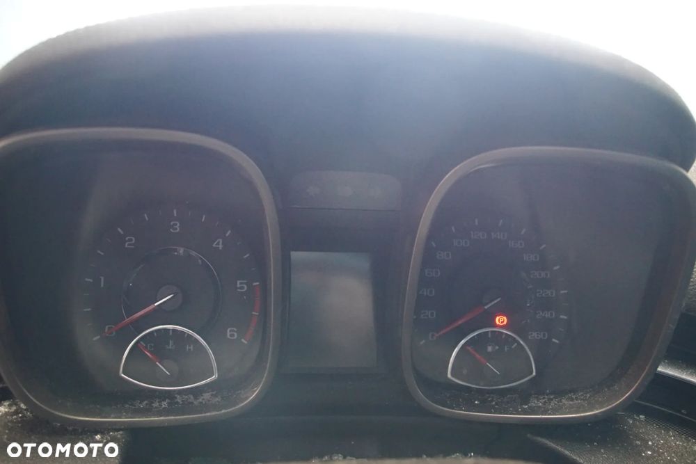 Auto na części - Chevrolet Malibu 2.0 VCDI 160 KM A20DTH AF40 2013R Silnik Skrzynia Drzwi Maska Błotnik Zderzak Lampa Lusterko Klamka Szyba Deska Kokpit Sterownik Moduł Czujnik Licznik Wyświetlacz Panel Kierownica - 9