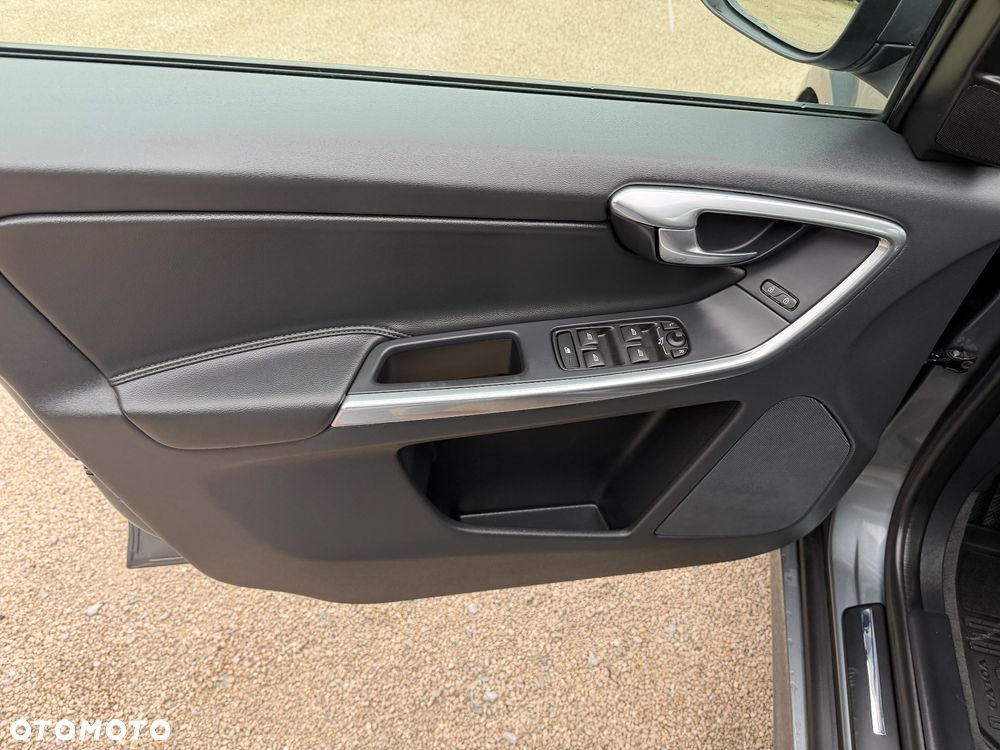 Volvo XC 60 D3 SCR Momentum - 20