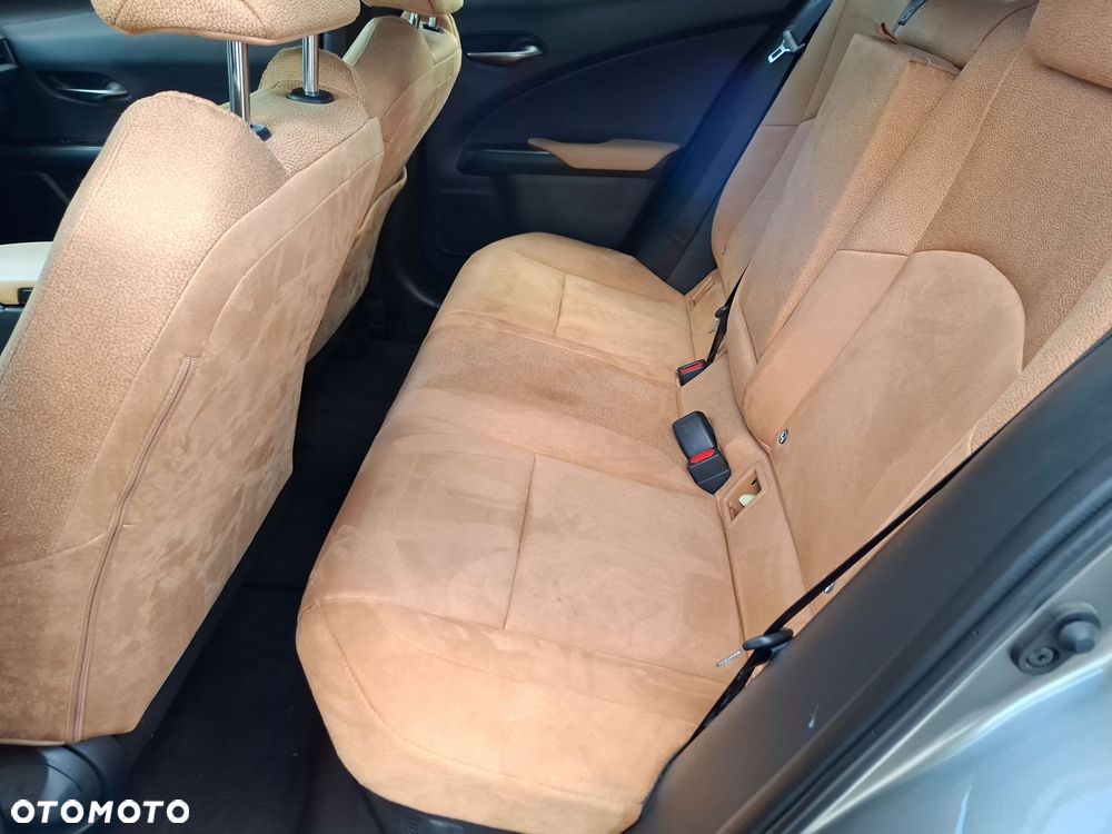 Lexus UX 300h Business - 15