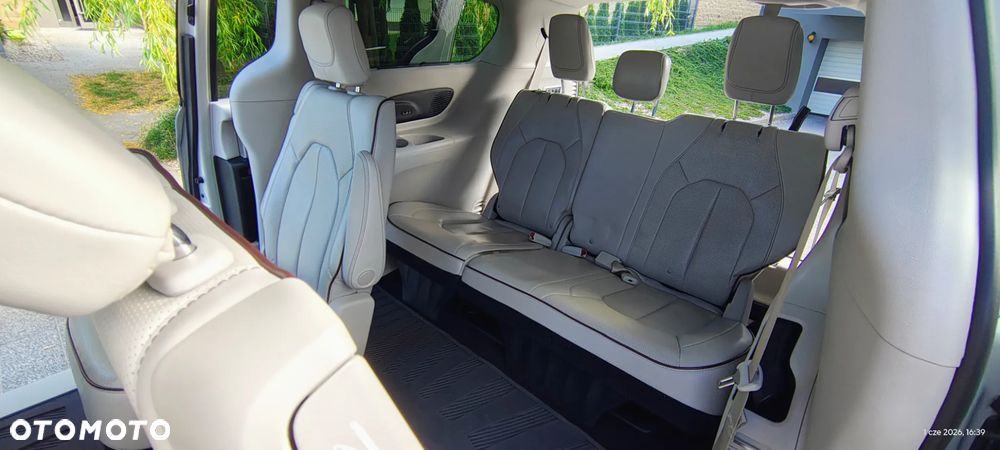 Chrysler Pacifica - 17