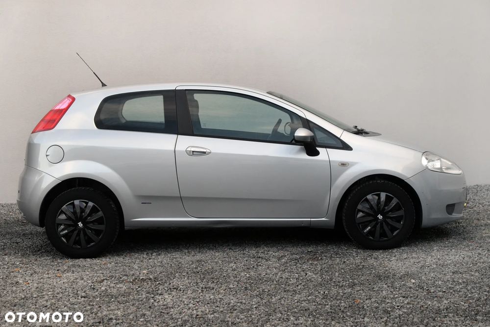 Fiat Punto 1.4 16V Dynamic - 25