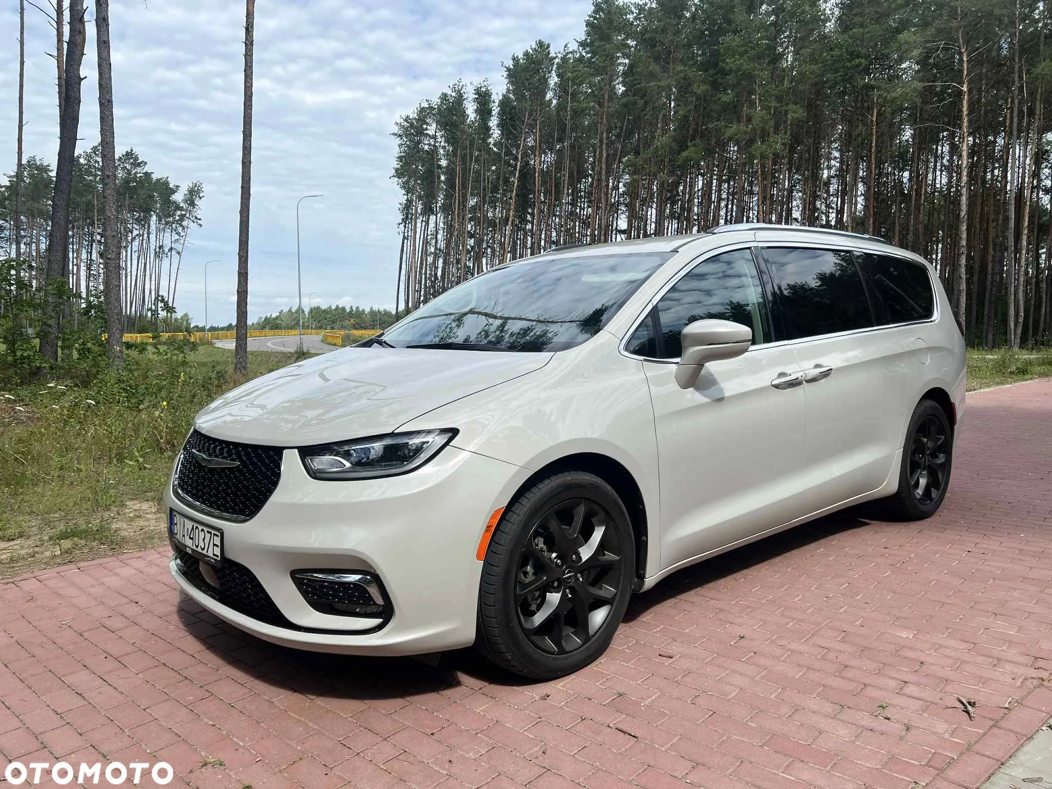 Chrysler Pacifica - 2