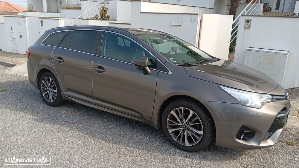 Toyota Avensis Touring Sports - 3