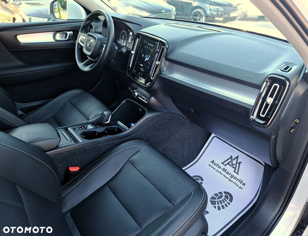 Volvo XC 40 D3 SCR Momentum Core - 25
