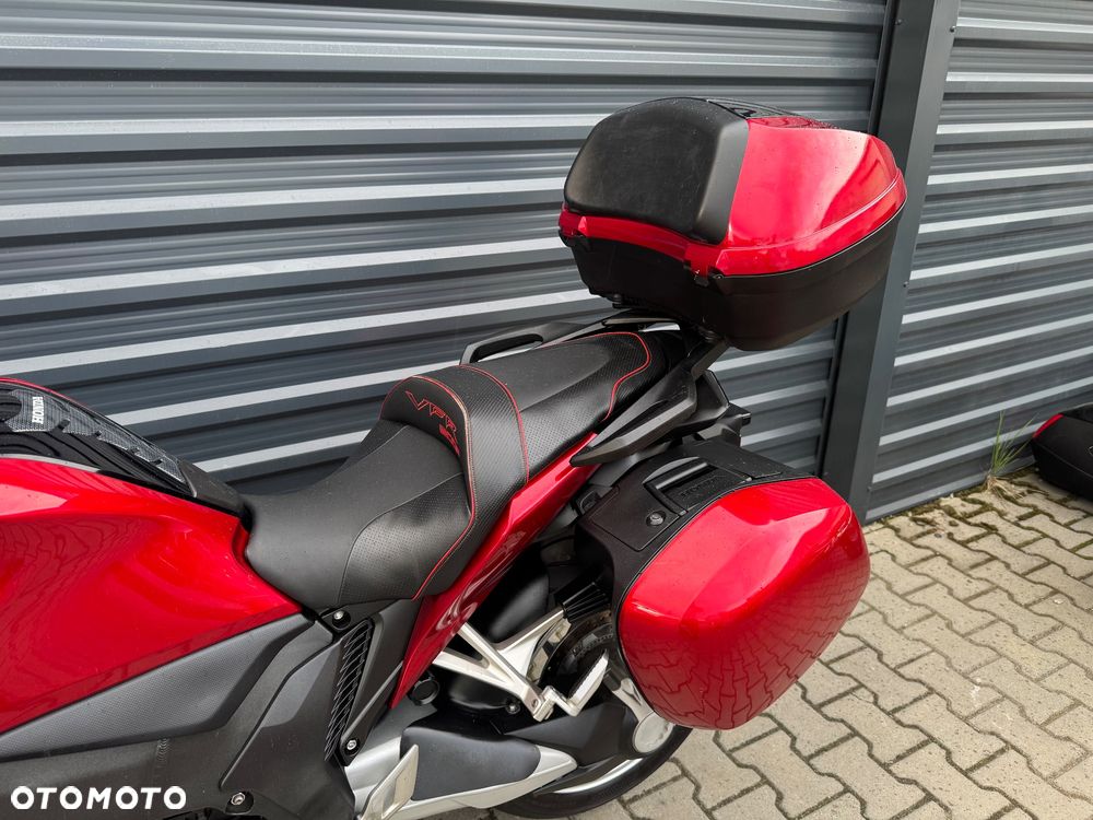 Honda VFR - 12