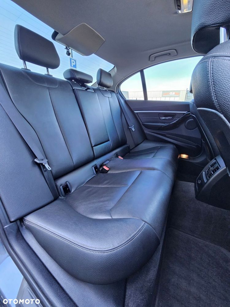 BMW Seria 3 318i Sport Line - 19
