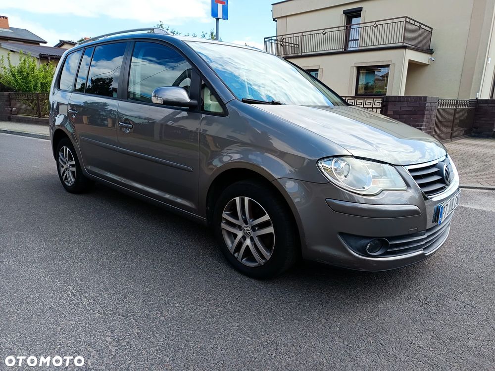 Volkswagen Touran - 11
