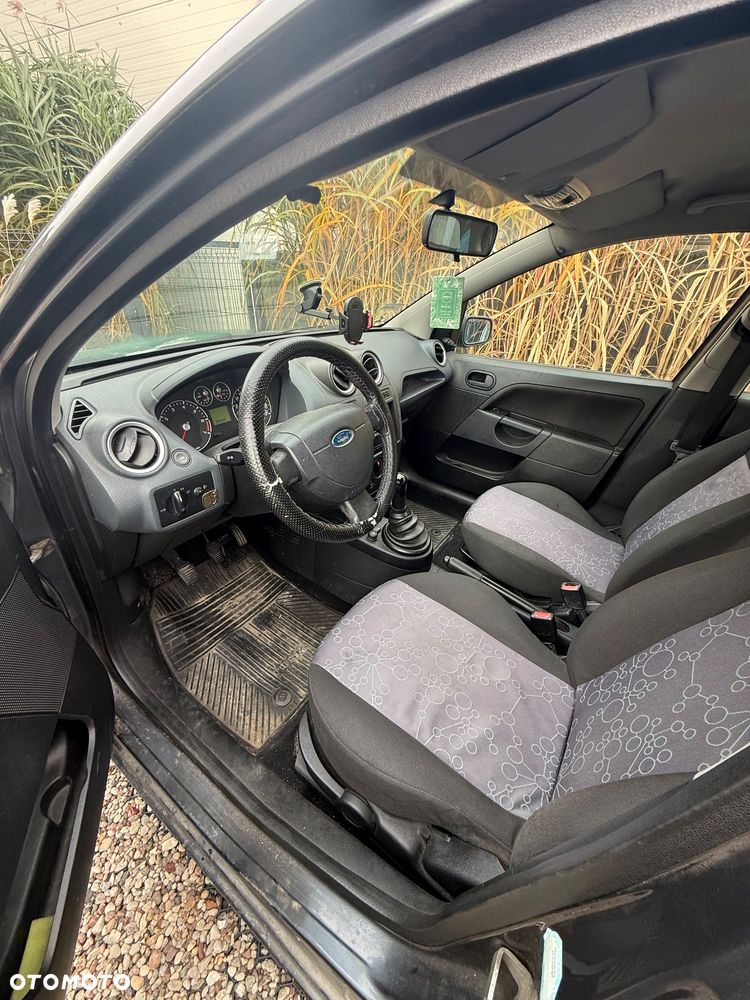 Ford Fiesta 1.3 Ambiente - 4