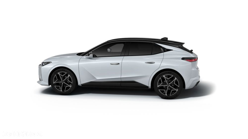 DS Automobiles N°4