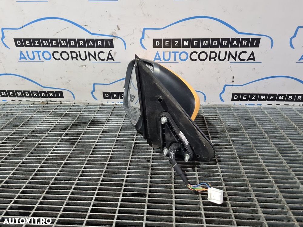 Oglinda stanga Nissan Juke Facelift 2014 - 2018 4 Usi GALBEN EAV (984) Rabatabile 047186 - 2