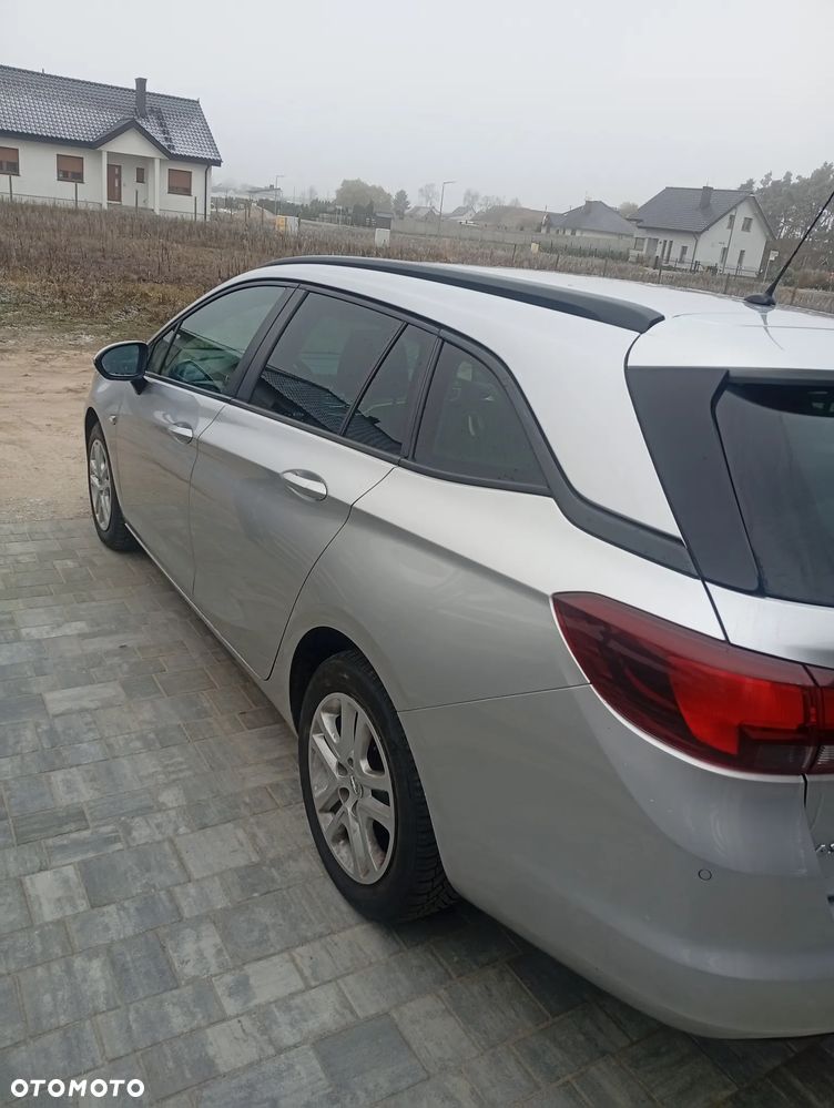 Opel Astra 1.6 D (CDTI) Dynamic - 4