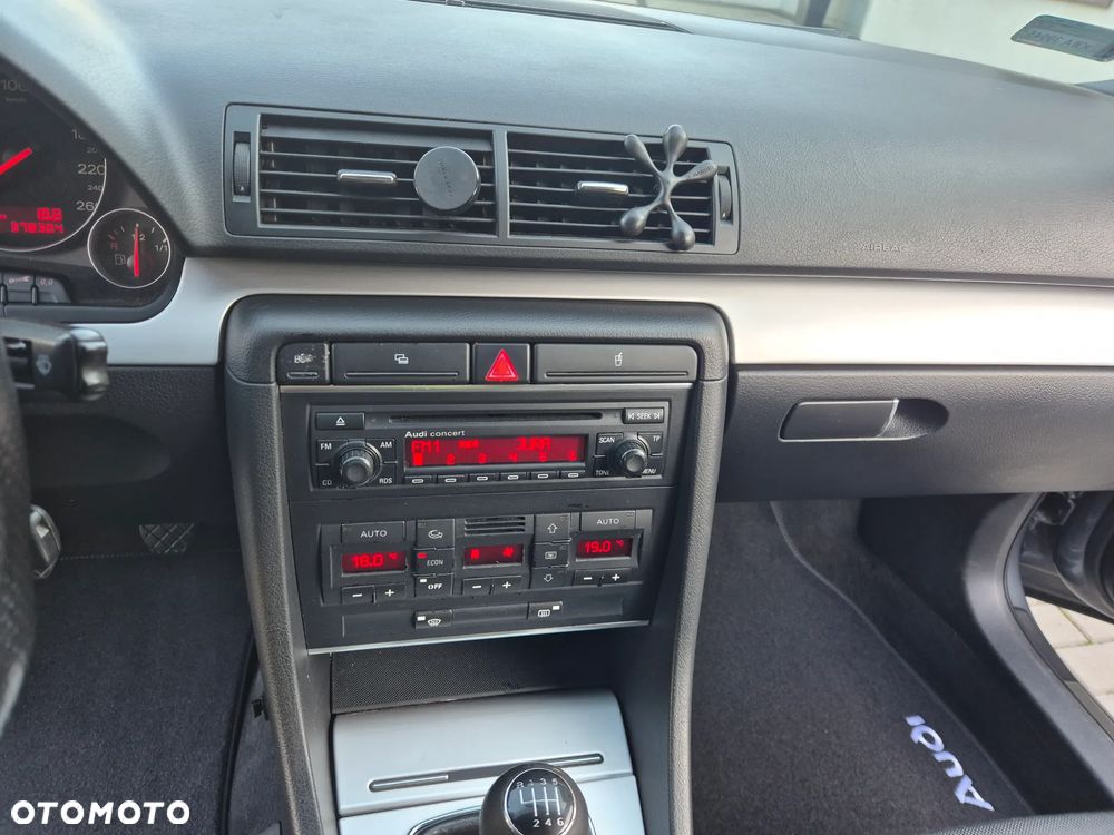 Audi A4 Limousine - 33