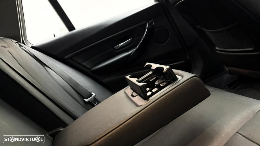 BMW 320 d xDrive Line Sport - 32