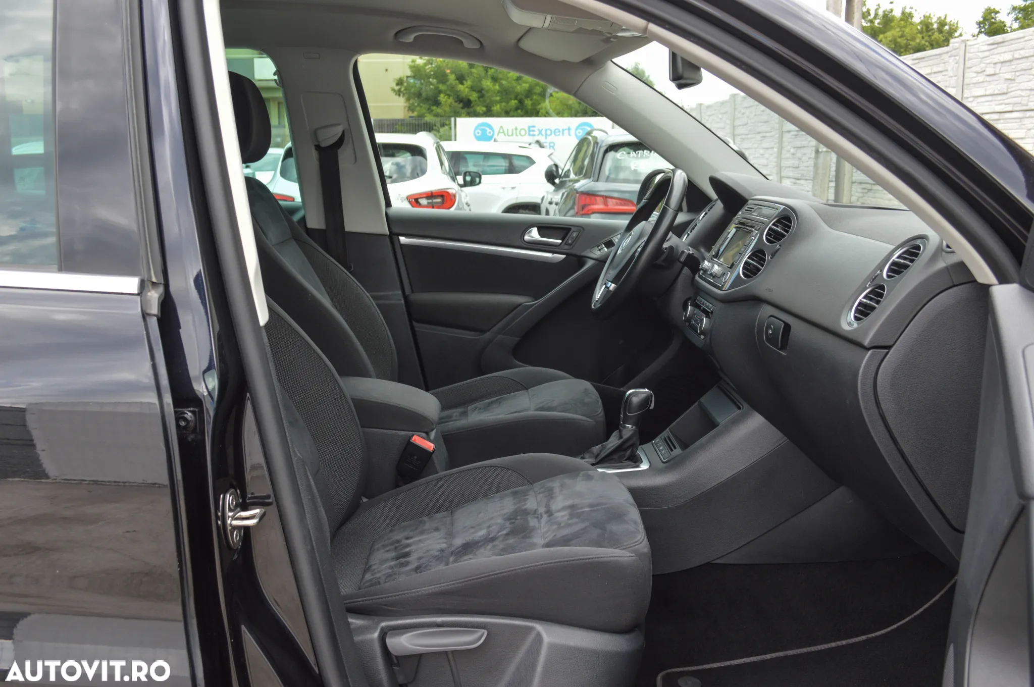 Volkswagen Tiguan 2.0 TDI DPF 4Motion BlueMotion Technology DSG Lounge Sport & Style - 26