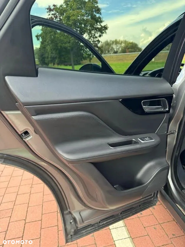 Jaguar F-Pace 2.0 i4P AWD Prestige - 13