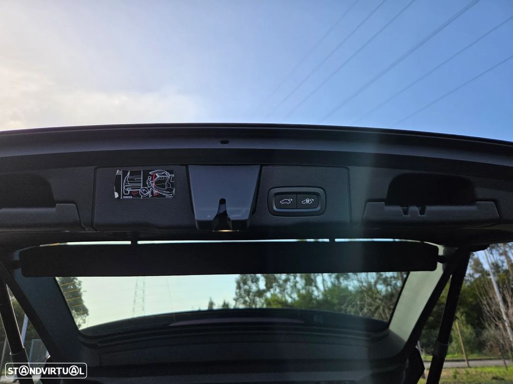 Volvo XC 40 2.0 D4 R-Design AWD - 16