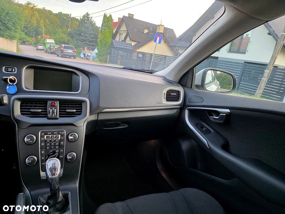 Volvo V40 D2 Momentum - 17
