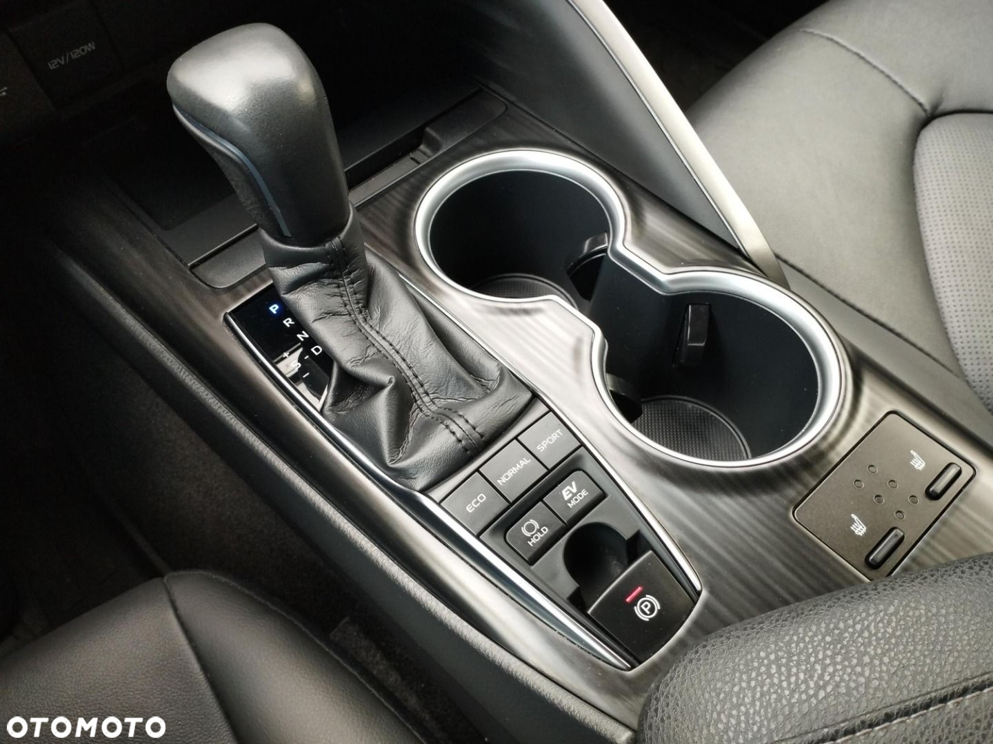 Toyota Camry - 23