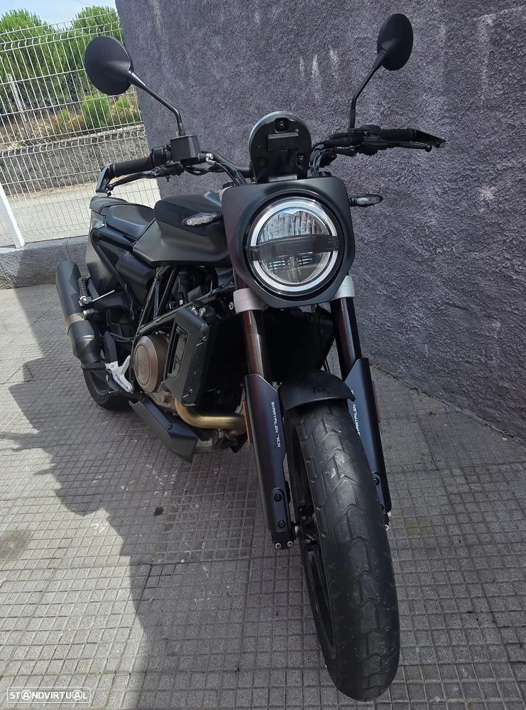 Husqvarna Svartpilen 701 - 7