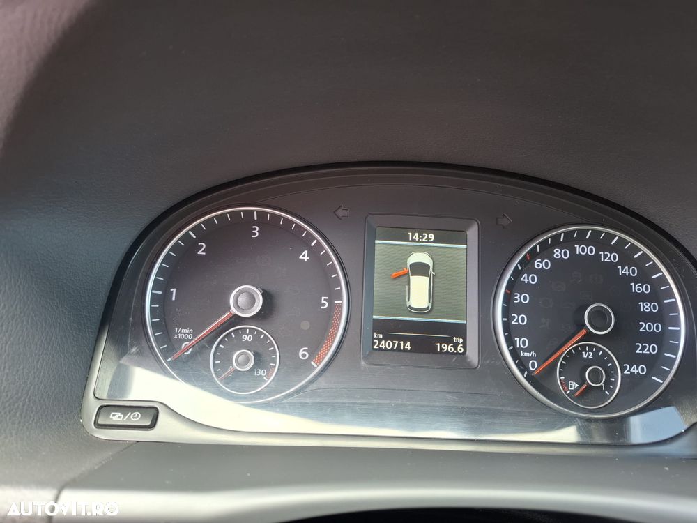 Volkswagen Touran 2.0 TDI DSG Comfortline - 9