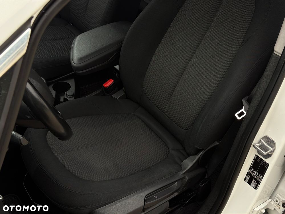 BMW Seria 2 218d - 15