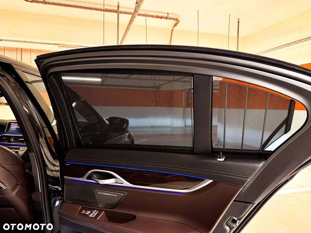 BMW Seria 7 750i xDrive - 26