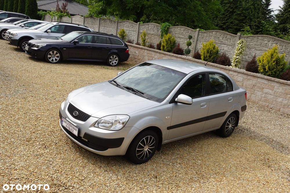 Kia Rio - 4