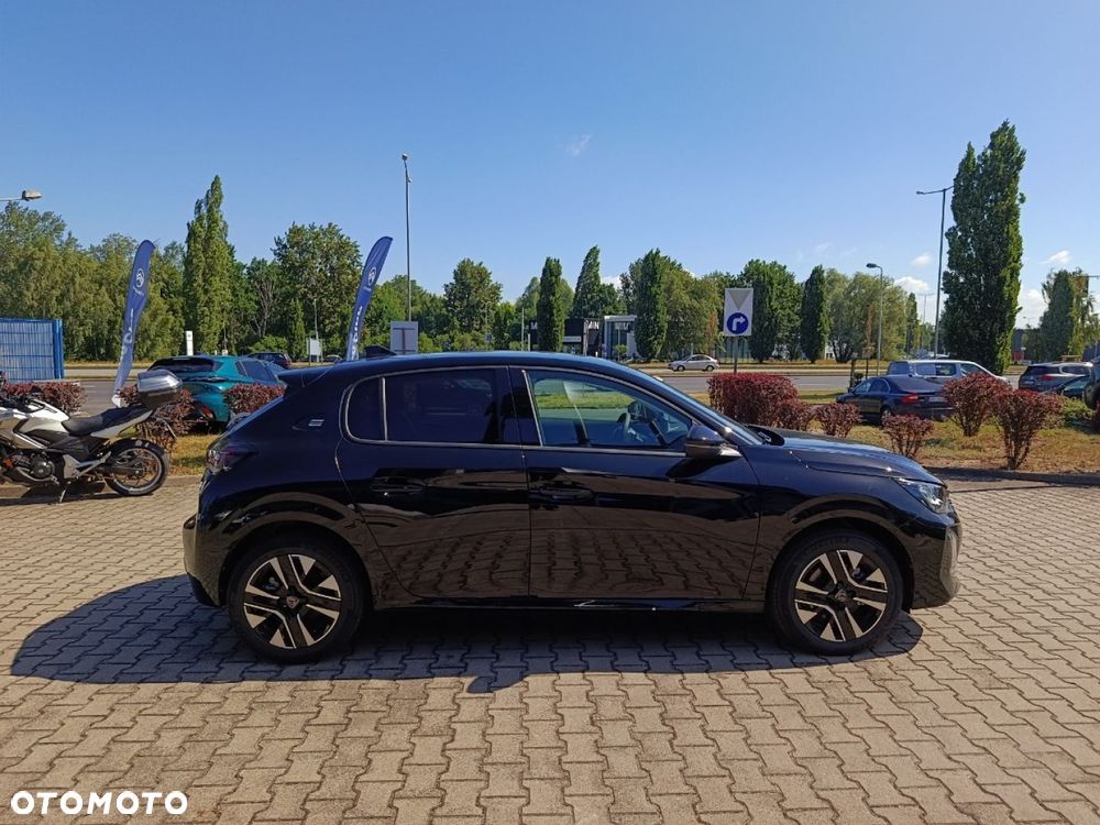 Peugeot 208 - 8