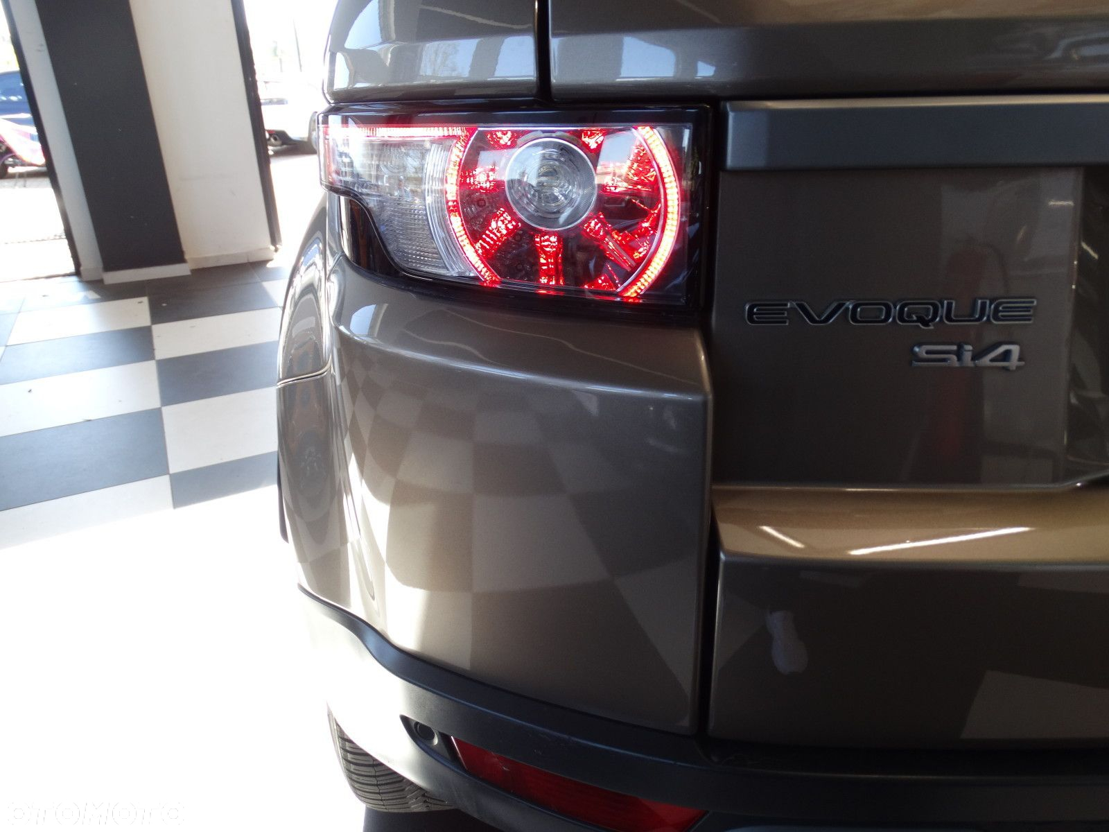 Land Rover Range Rover Evoque - 36