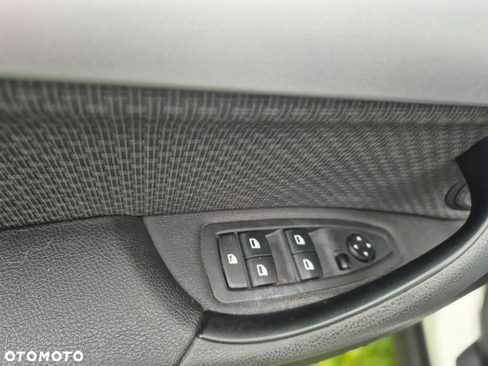 BMW X1 sDrive18d Business Edition - 27