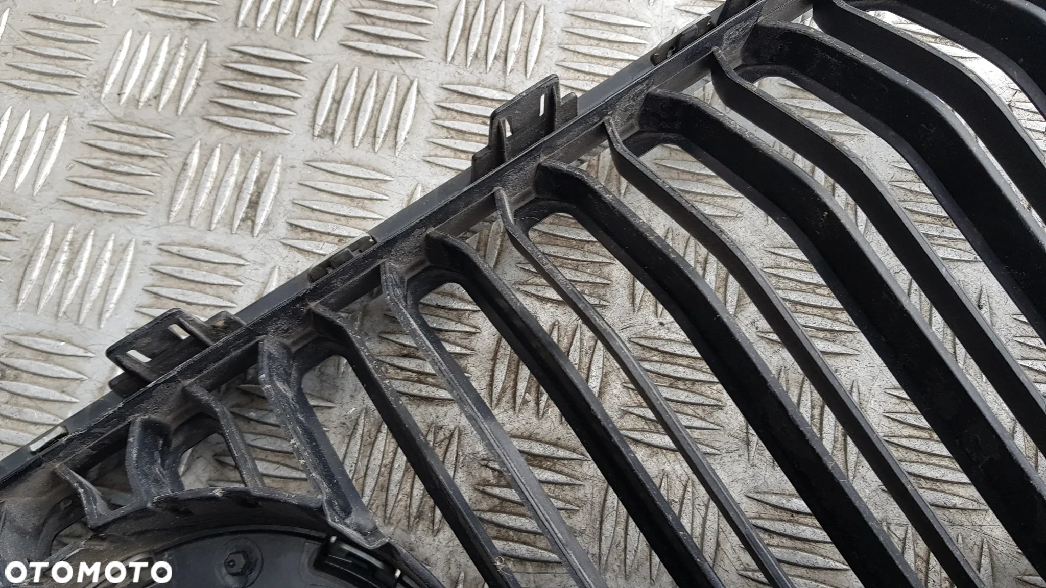 GRILL ATRAPA  VOLVO XC40 kompletny - 12