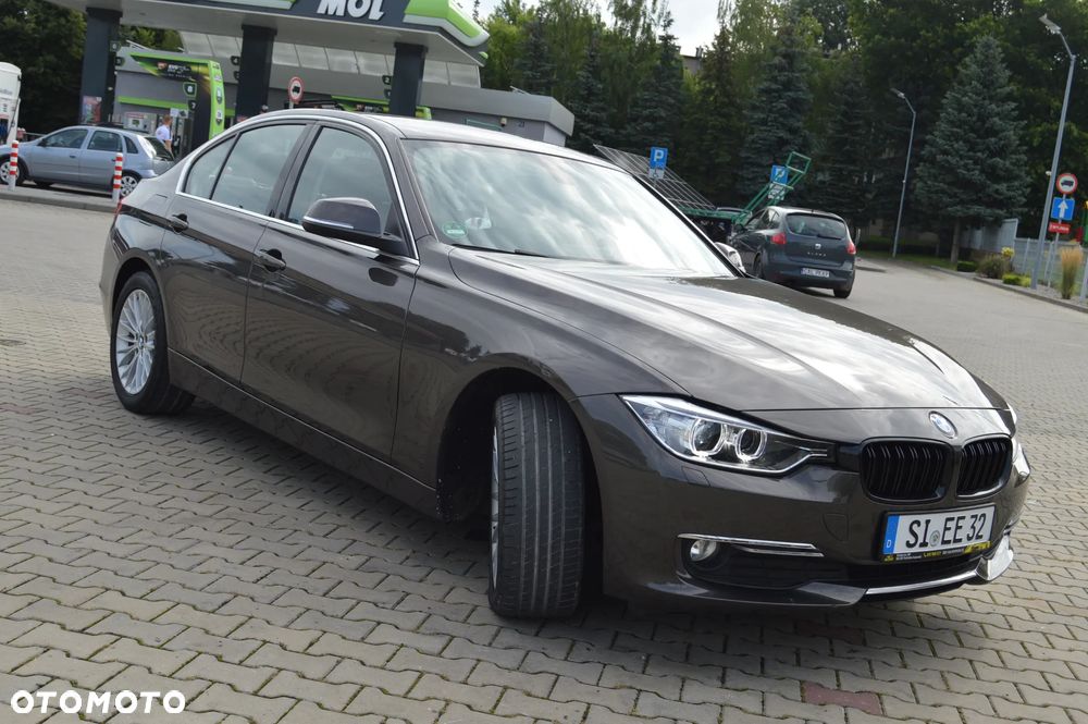 BMW Seria 3 318d Luxury Line - 25
