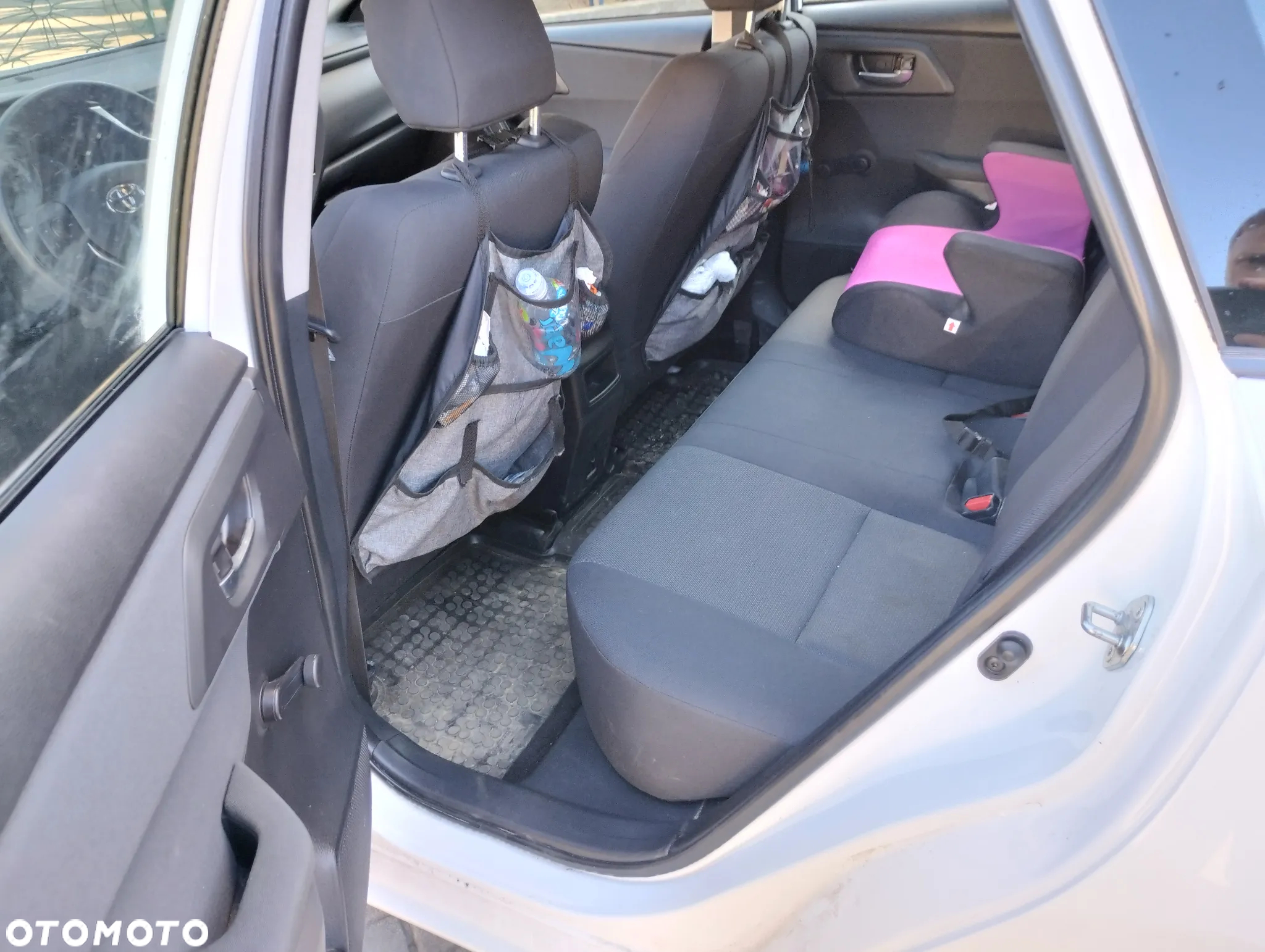 Toyota Auris 1.33 Dual-VVT-i - 11