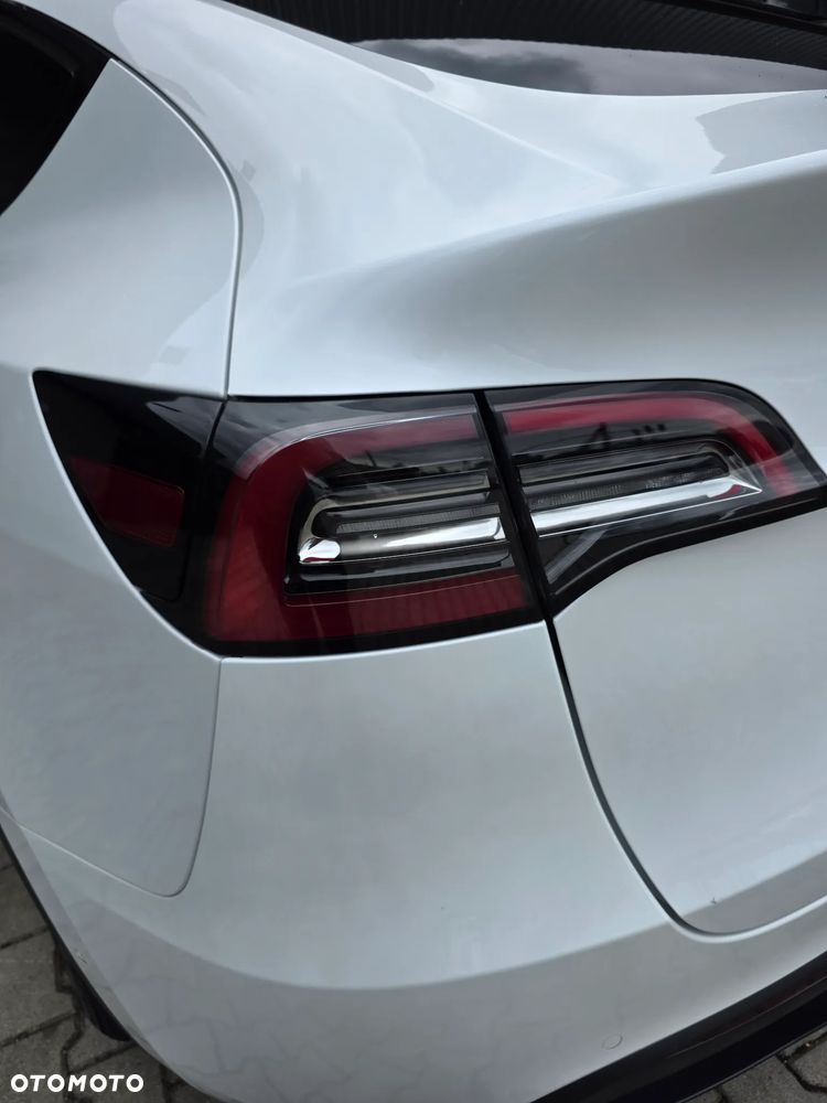 Tesla Model Y Long Range AWD - 26