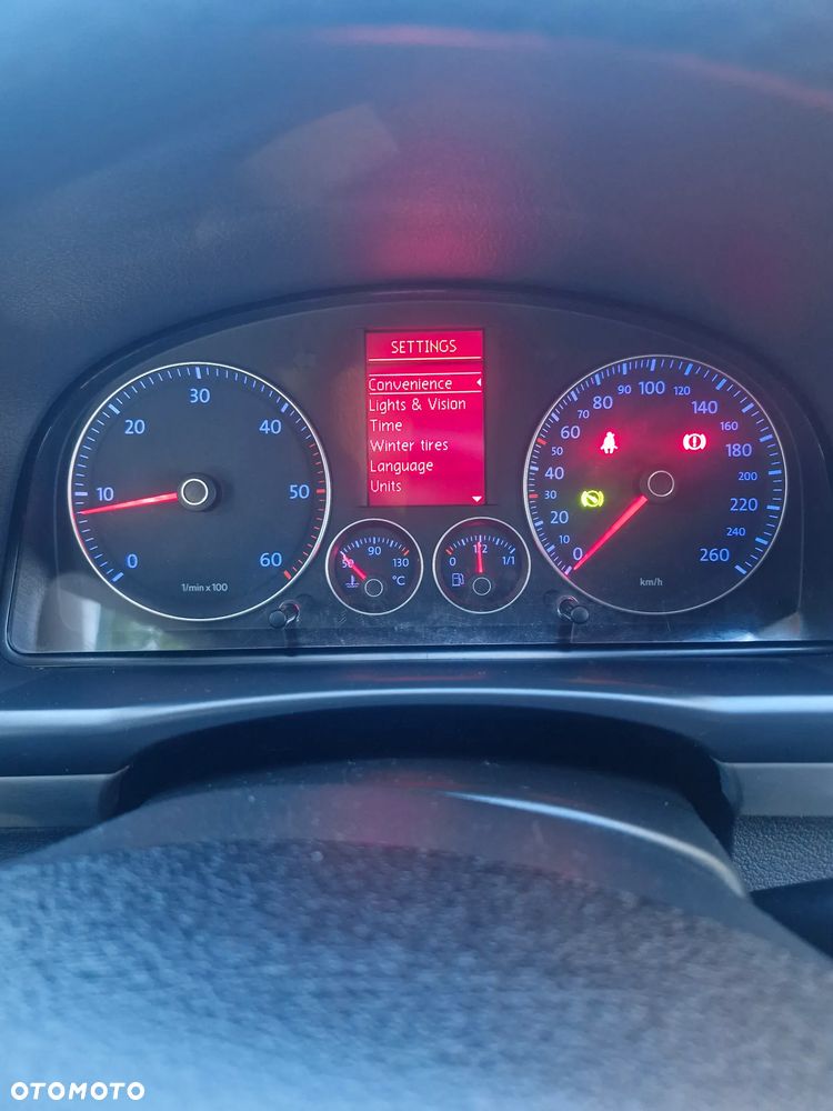 Volkswagen Touran 2.0 TDI DPF Highline DSG - 26