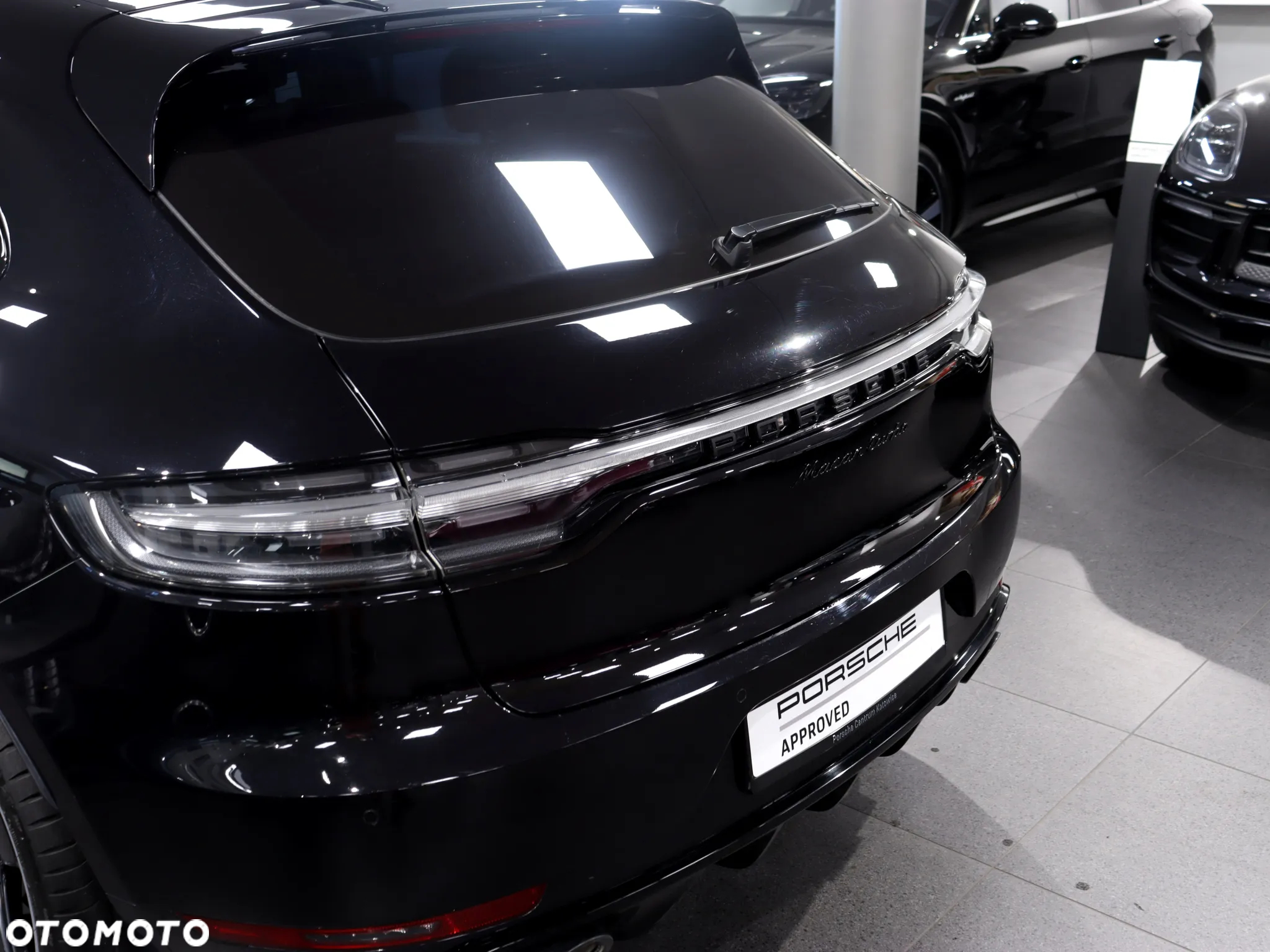 Porsche Macan Turbo - 35
