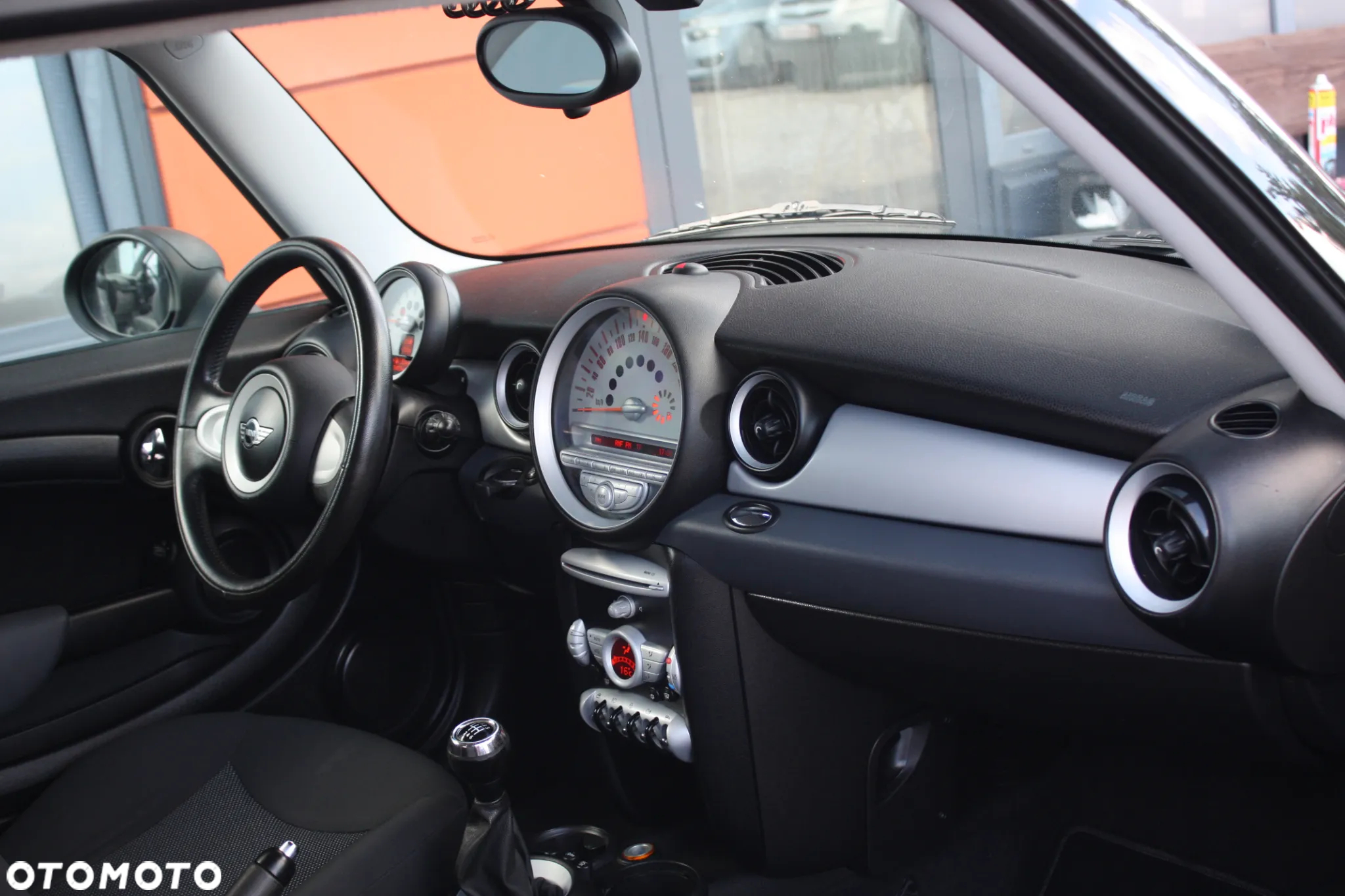 MINI ONE Standard - 8