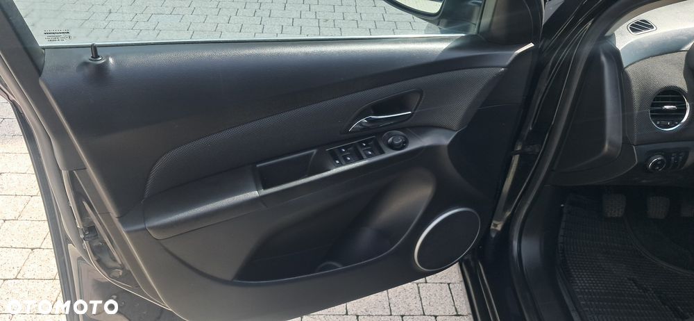 Chevrolet Cruze 1.8 LS+ - 19