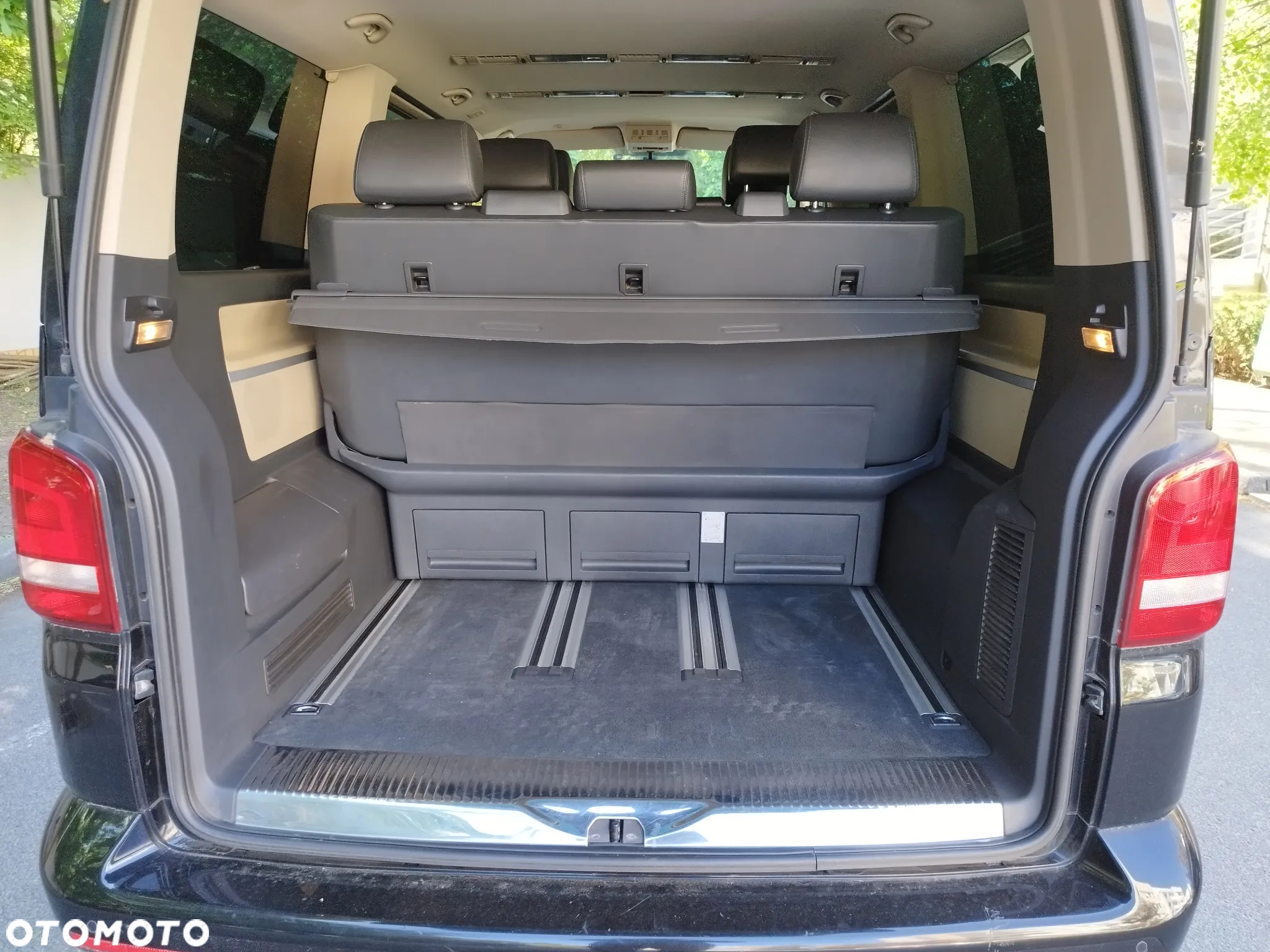 Volkswagen Multivan - 17