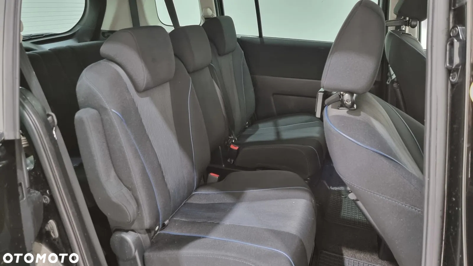 Mazda 5 - 16