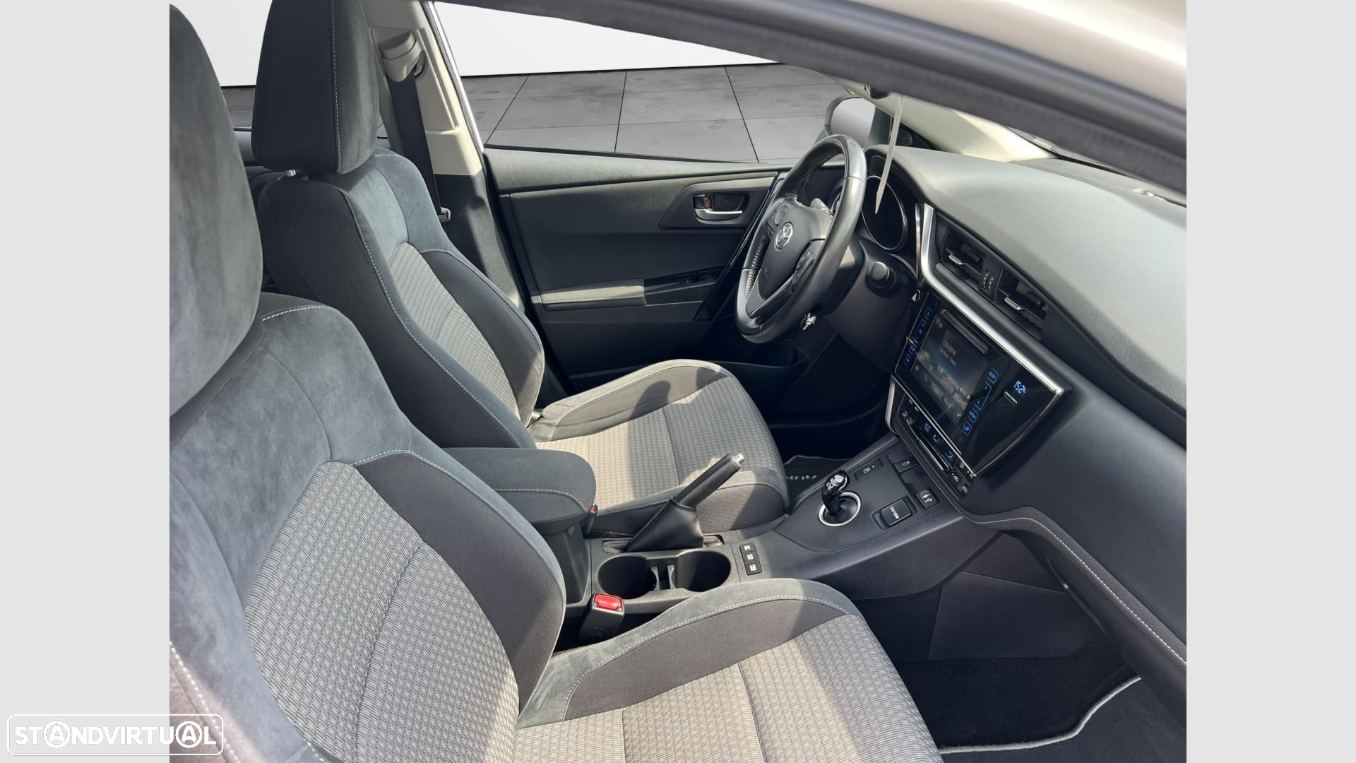 Toyota Auris 1.8 HSD Comfort +P.Techno+P.Sport - 16