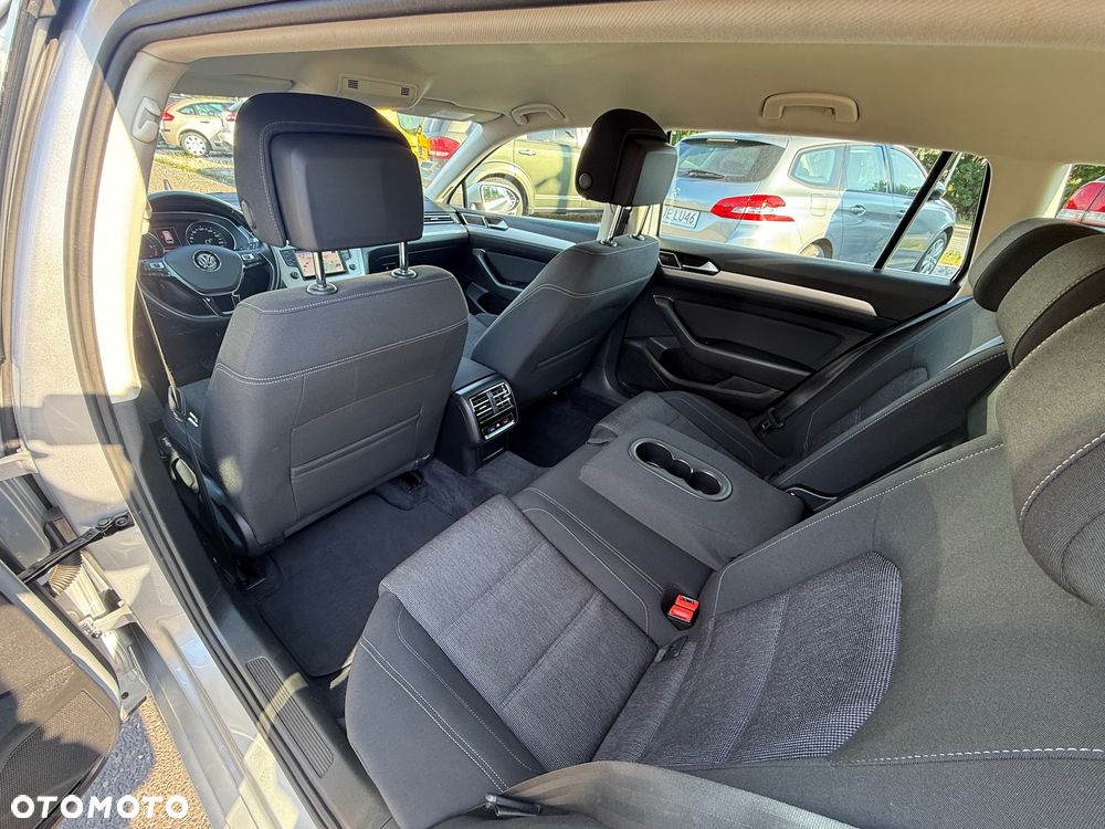 Volkswagen Passat ver-variant-1-6-tdi-scr-dsg-comfortline - 13