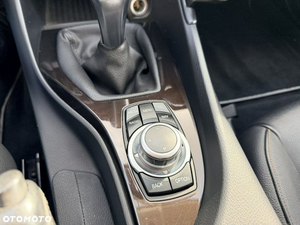 BMW X1 sDrive18d xLine - 28