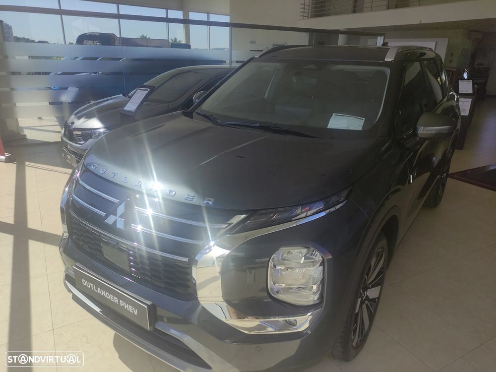 Mitsubishi Outlander - 1