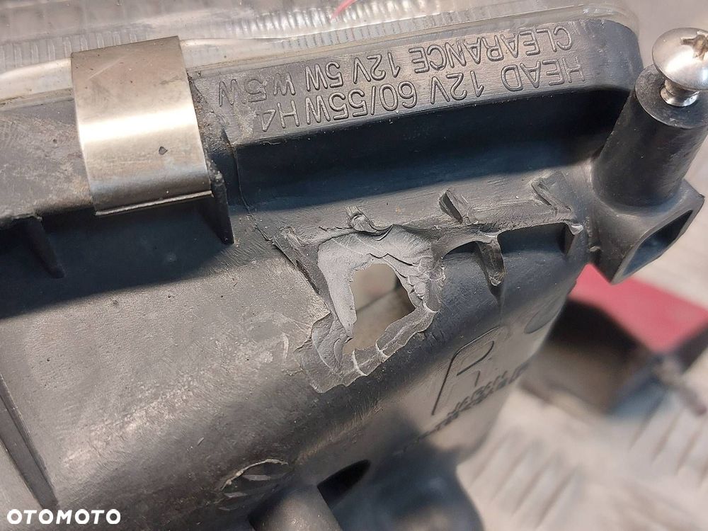 LAMPA REFLEKTOR PRAWY PRZÓD + LISTWA SUBARU FORESTER I - 6