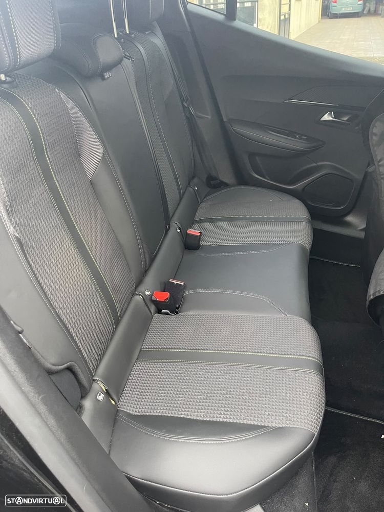 Peugeot 2008 1.2 PureTech GT EAT8 - 7