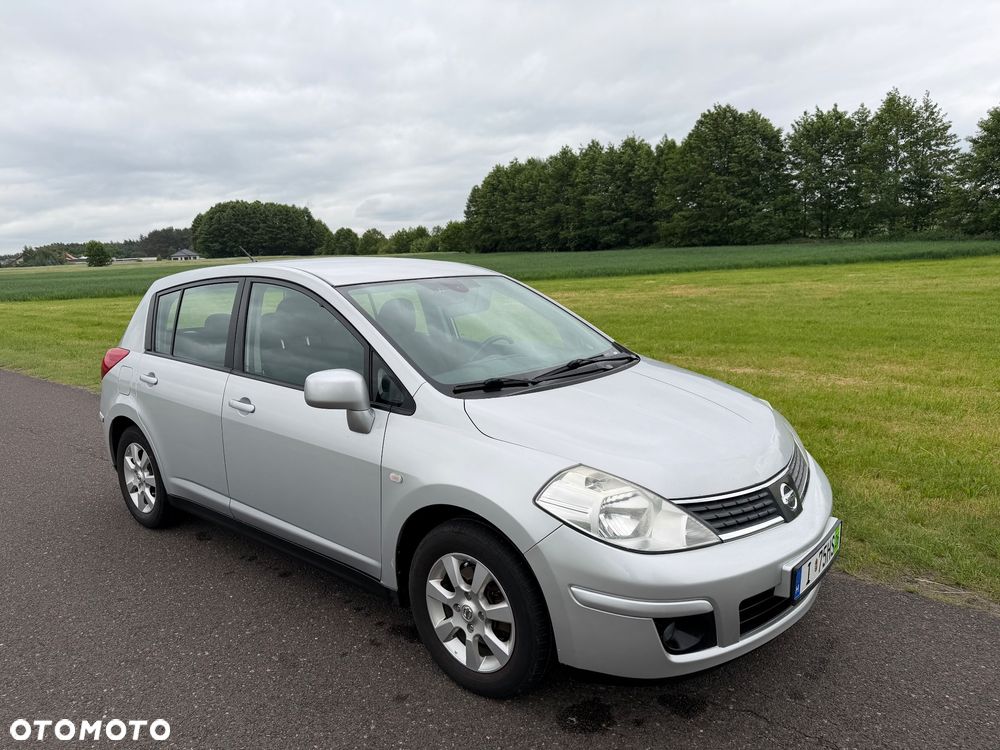 Nissan Tiida - 1
